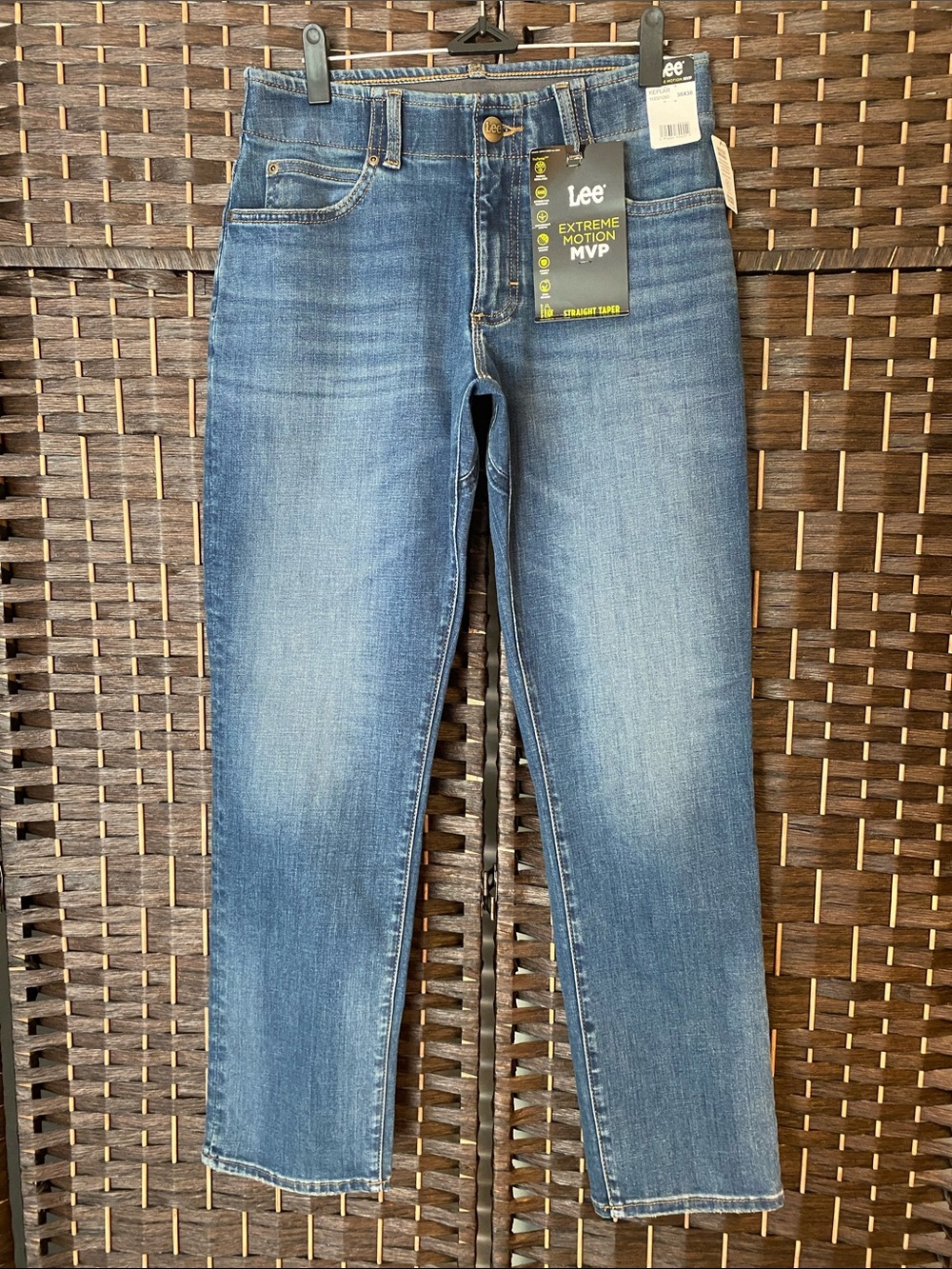Lee Extreme Motion MVP Straight Taper Jeans - Med. Wash - Mid-Rise - Size 30X30